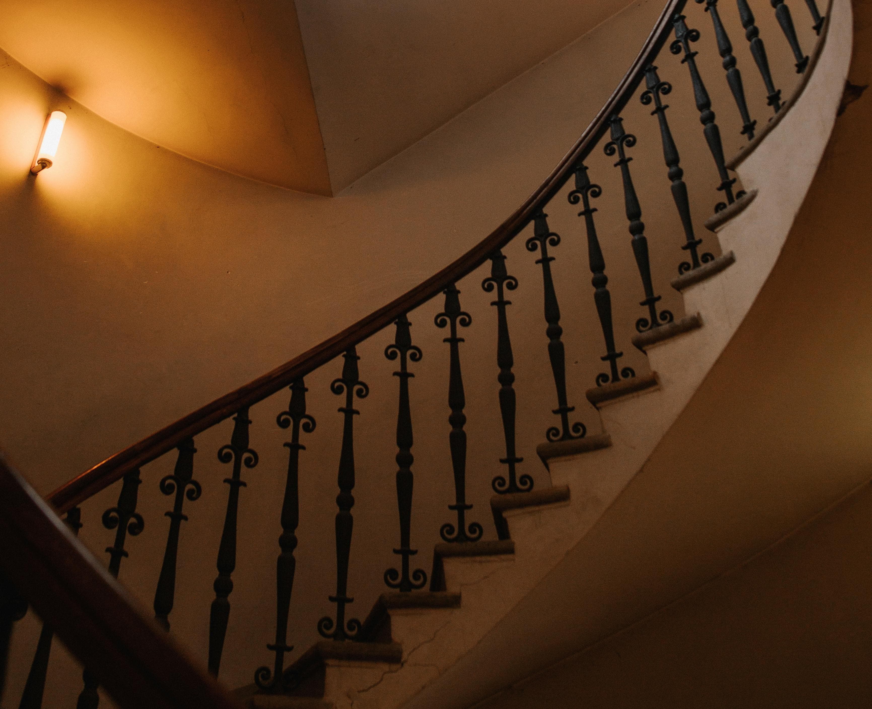 SaaS SEO for B2B vs B2C: Key Differences in Strategy and Conversion cover image